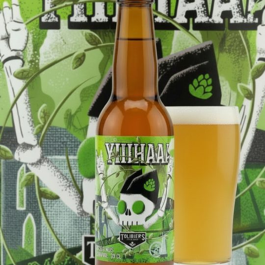 Botella de cerveza artesana Yiiihaaa de Tolibier’s, estilo West Coast IPA con lúpulos americanos Chinook, Cascade y Mosaic.